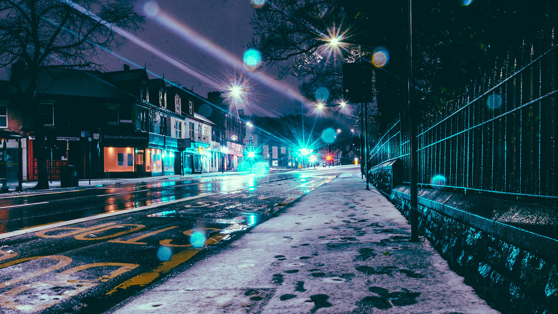 A Christmas Carol vibes in a street in the U.K.